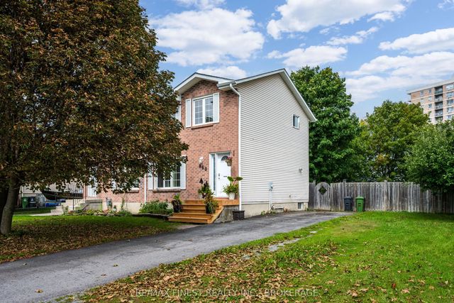 860 Beaconhill Court, Kingston
