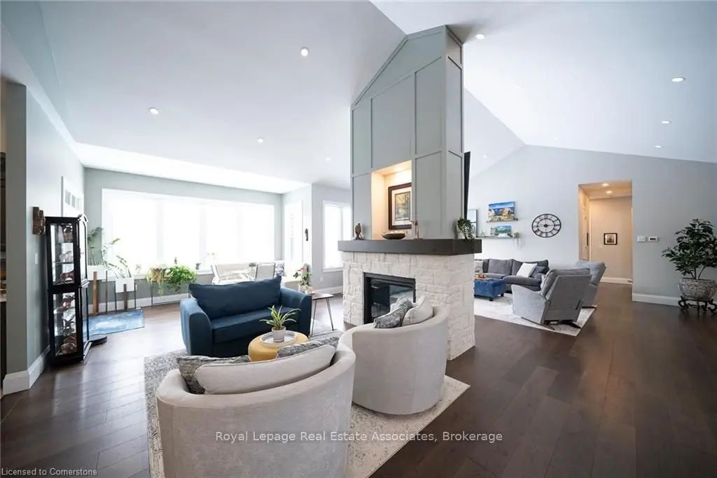 325 Mclean School Road 8, Brant
