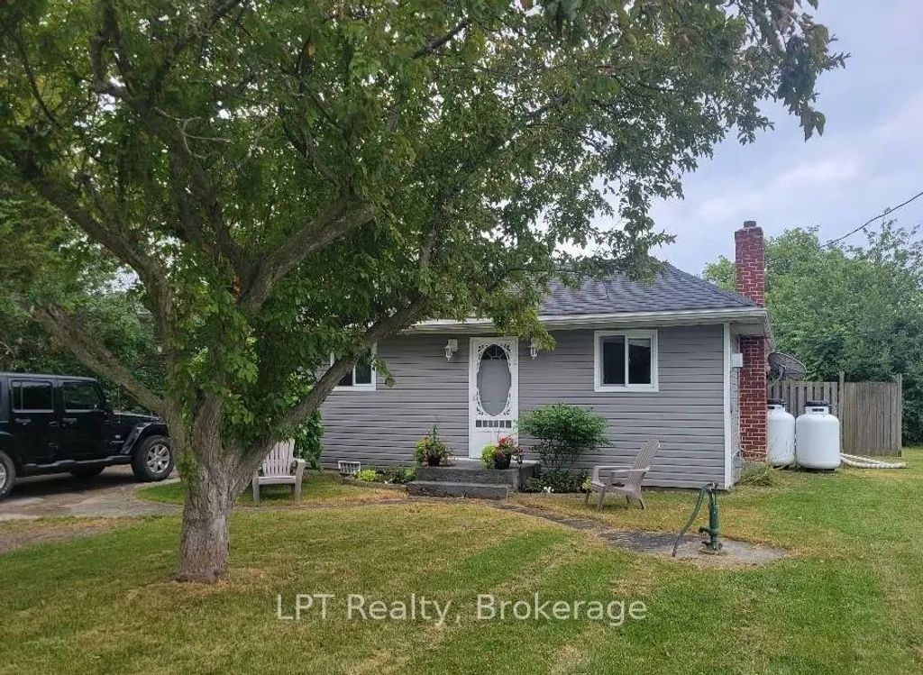 17 Bay Avenue, Prince Edward County