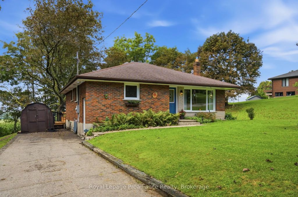 8161 Danforth Road W, Hamilton Township
