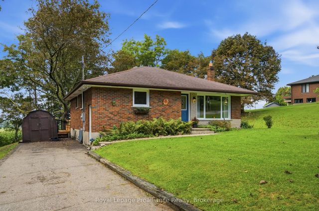 8161 Danforth Road W, Hamilton Township