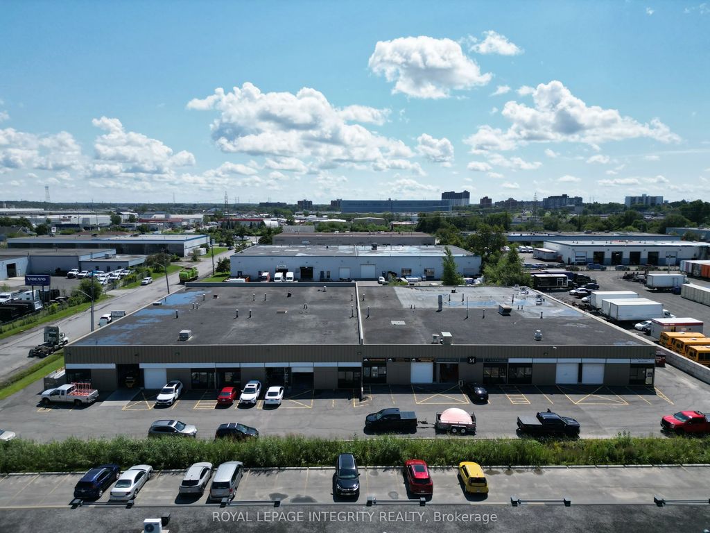1580 Liverpool Court, Cyrville - Carson Grove - Pineview