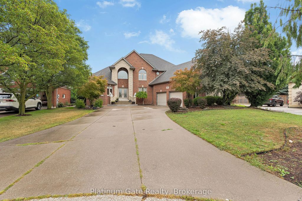 150 Seymour Crescent, Lakeshore