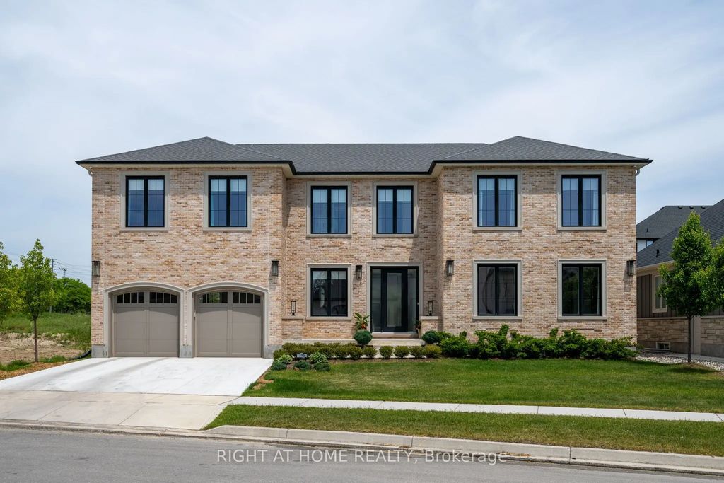 372 Manhattan Drive, London South