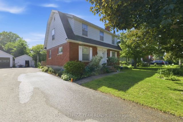 416 Tweedsmuir Avenue, Westboro - Hampton Park