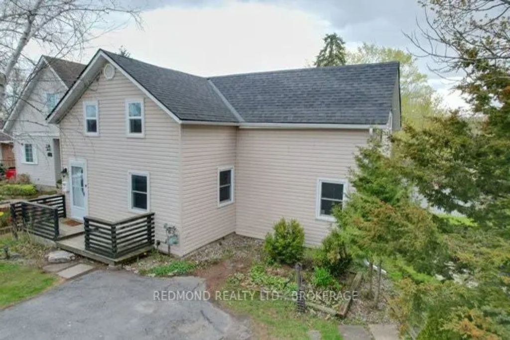 590 Queen Street, Gananoque