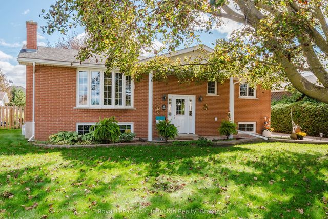 929 Wellington Street, Saugeen Shores