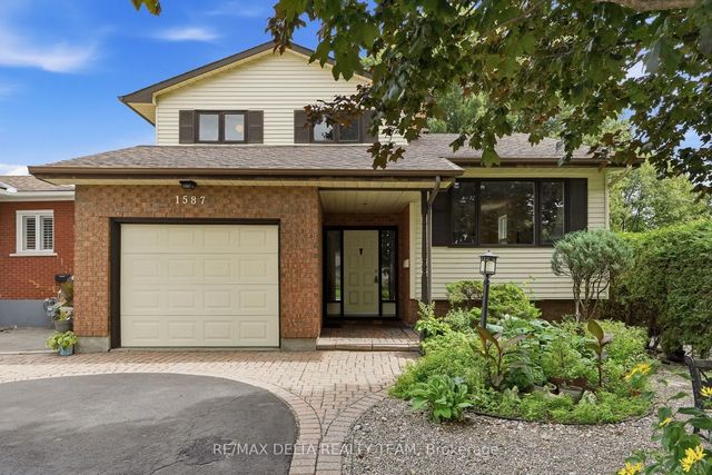 1587 Maxime Street, Cyrville - Carson Grove - Pineview