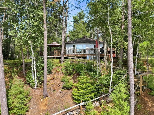 1110 Edward Sanderson Road, Highlands East