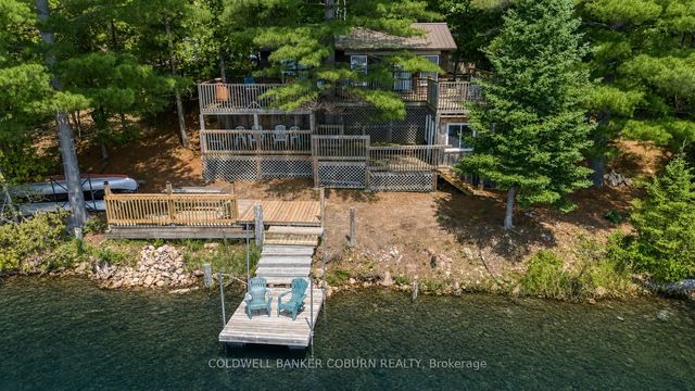 1015 Oak Lane N, Frontenac