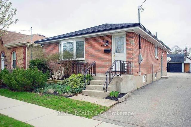 225 Chatham Street Main, Brantford