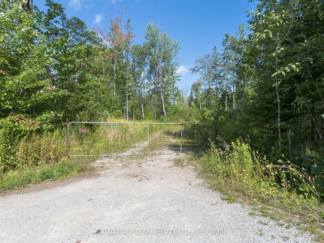 Mud Lake Road, Laurentian Valley