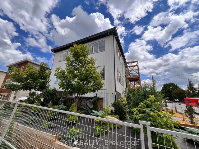 204 Ste Monique Street 9, Vanier and Kingsview Park