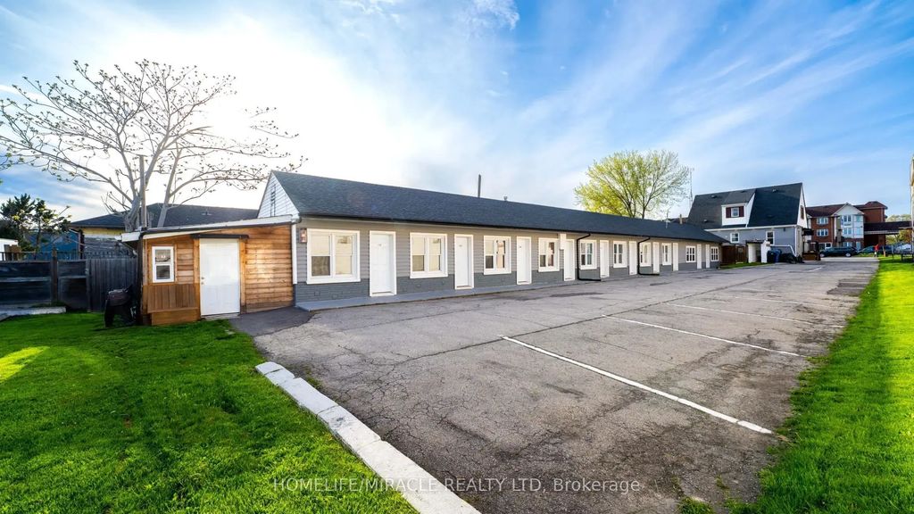 7742 Lundys Lane, Niagara Falls