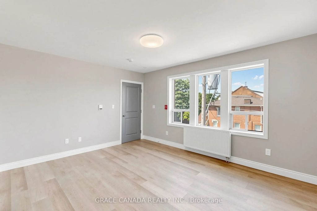 71 Sanford Avenue S, Hamilton