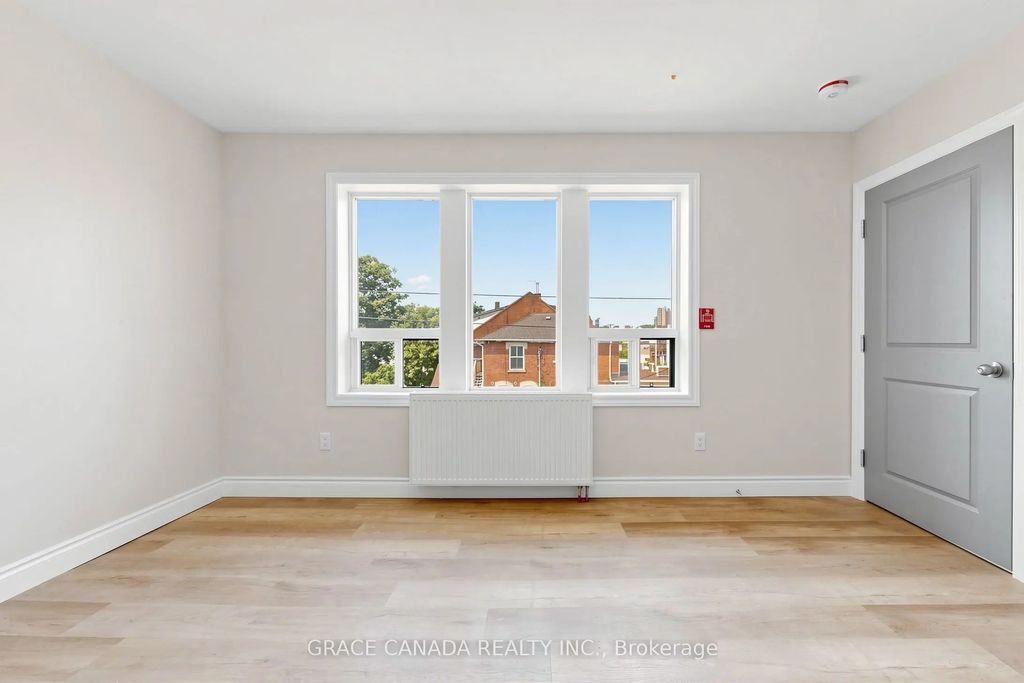 65 Sanford Avenue S, Hamilton