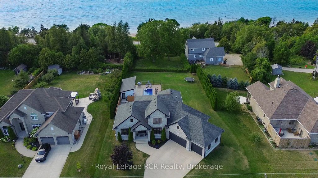 906 Parkplace Place, Huron-Kinloss