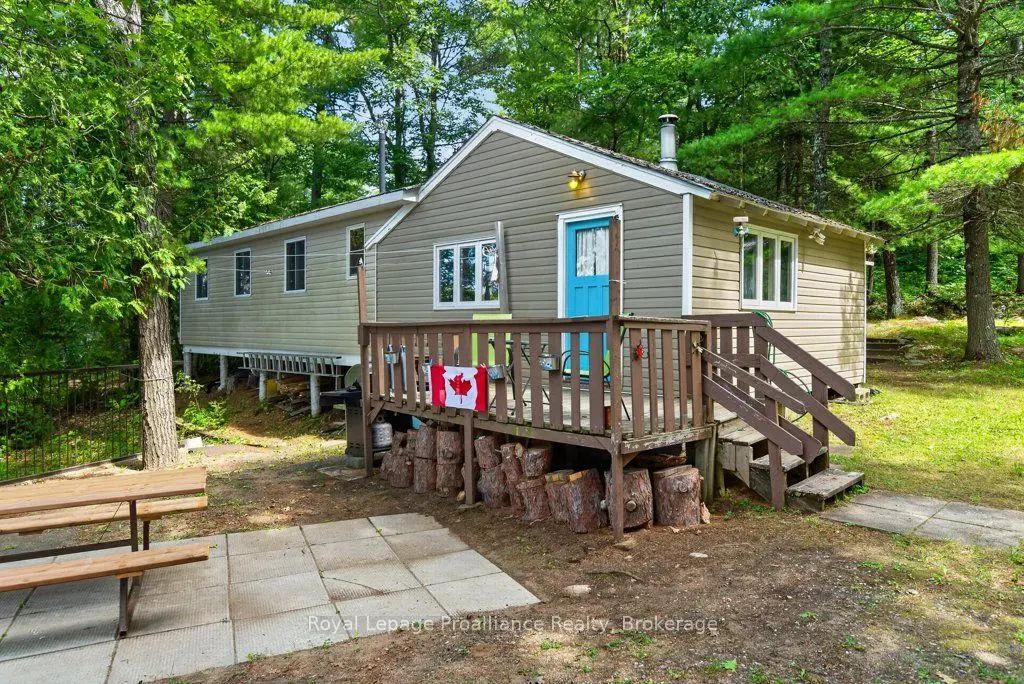 1138 Helen Lane, North Frontenac