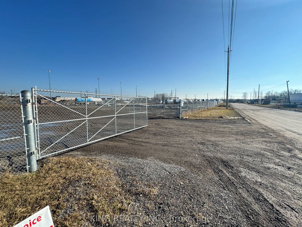 100 Shamrock Road Lot 33, London South