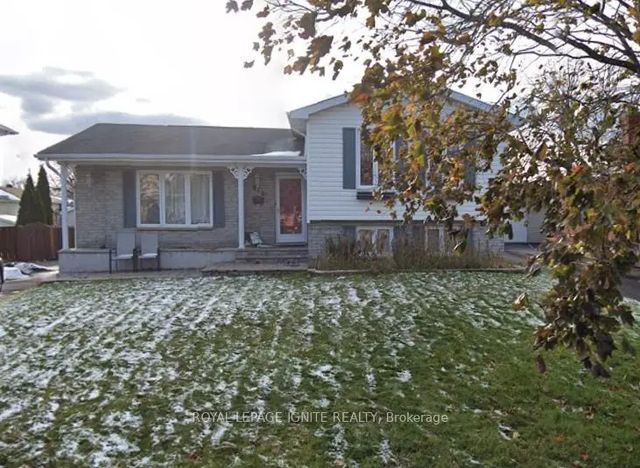 810 Chelsea Crescent, Cornwall