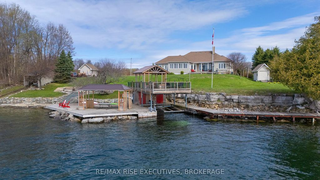 255 Good Friend Drive, Frontenac Islands