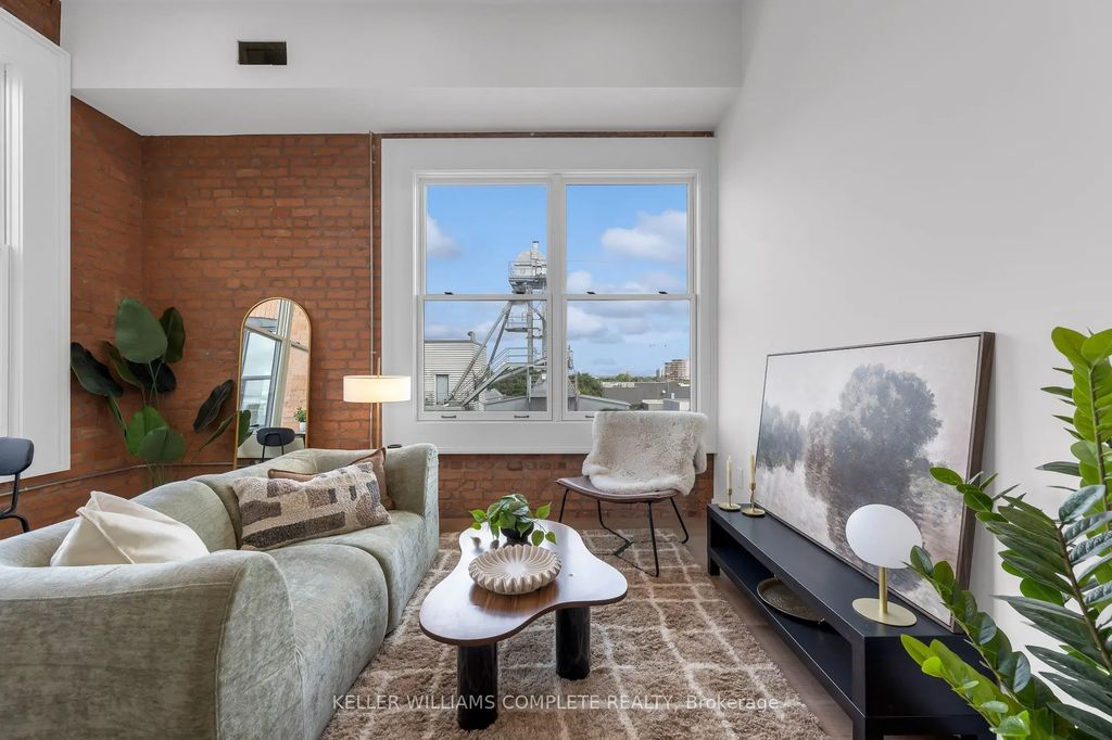 56 York Boulevard 207, Hamilton