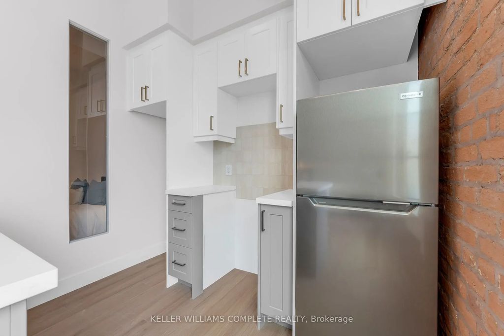 56 York Boulevard 211, Hamilton