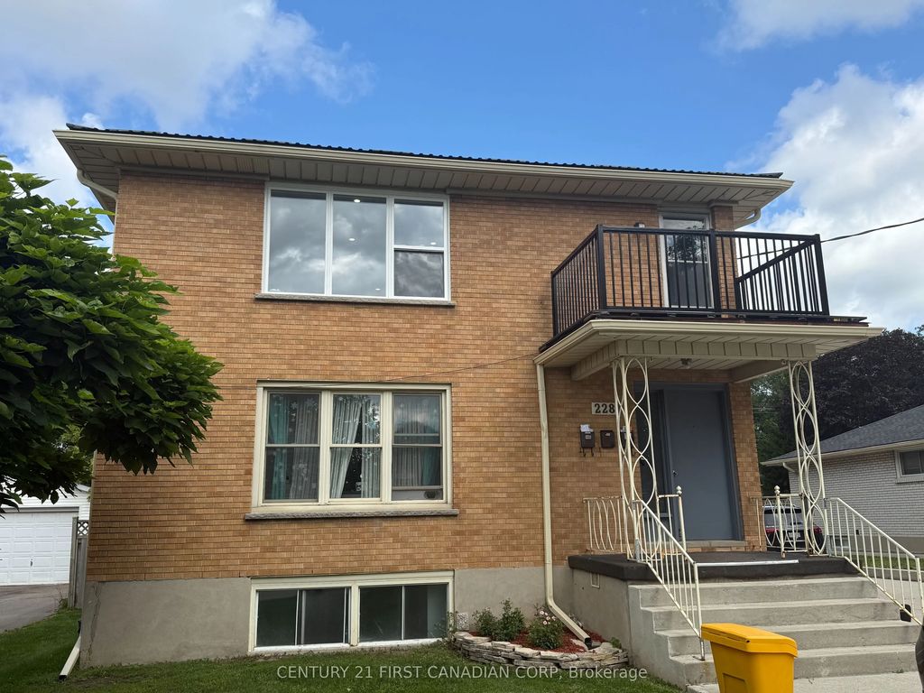 228 Burnside Drive 1, London East