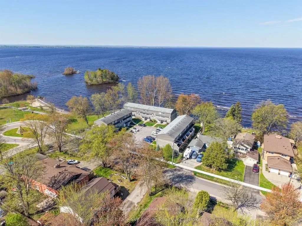 1205 Premier Road 14, North Bay