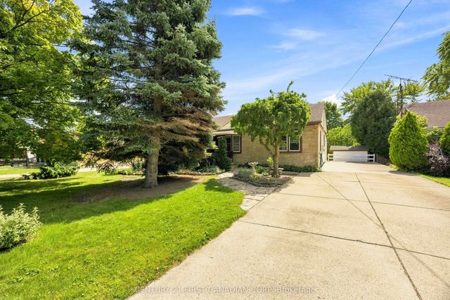 1027 London Road, Sarnia