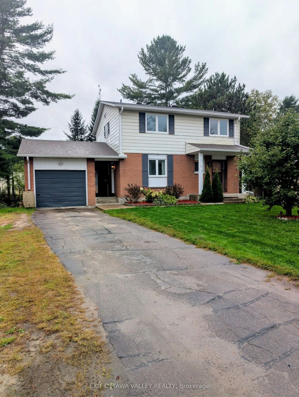 13 Tamarack Street, Deep River