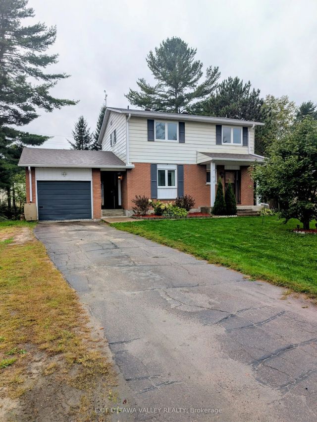 13 Tamarack Street, Deep River