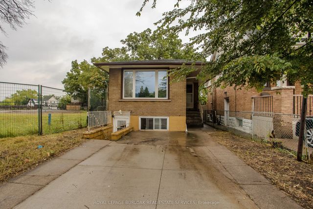 307 Dunsmure Road, Hamilton