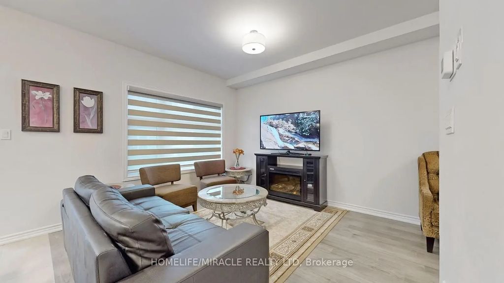 5672 Dorchester Road 26, Niagara Falls