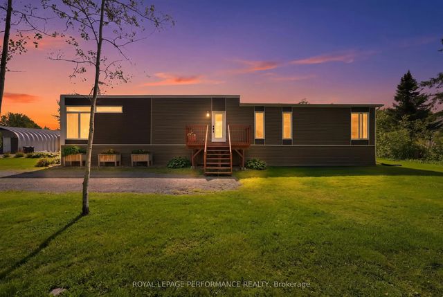 880 Concession 1 Road, Alfred and Plantagenet