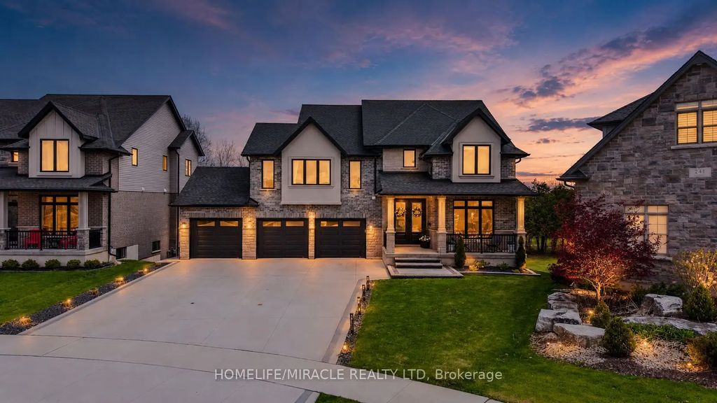 245 Tamarack Boulevard, Woodstock