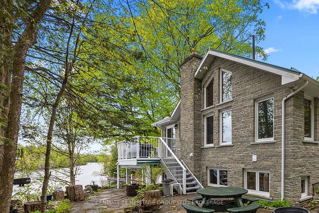8126 Perth Road, South Frontenac