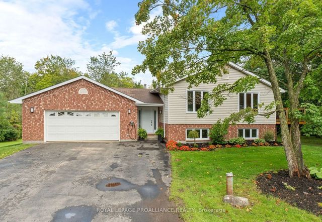 18 East Townline Road, Front of Yonge
