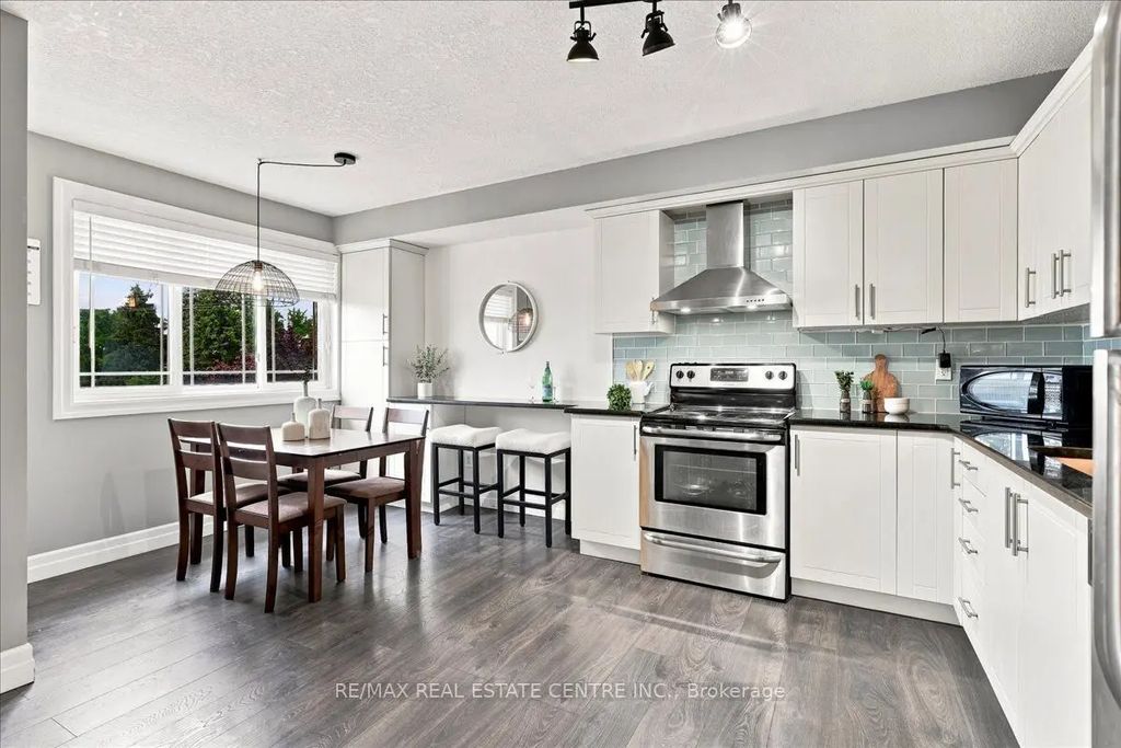 1522 E King Street E 403, Kitchener
