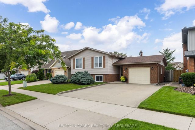 7851 Chorozy Street, Niagara Falls