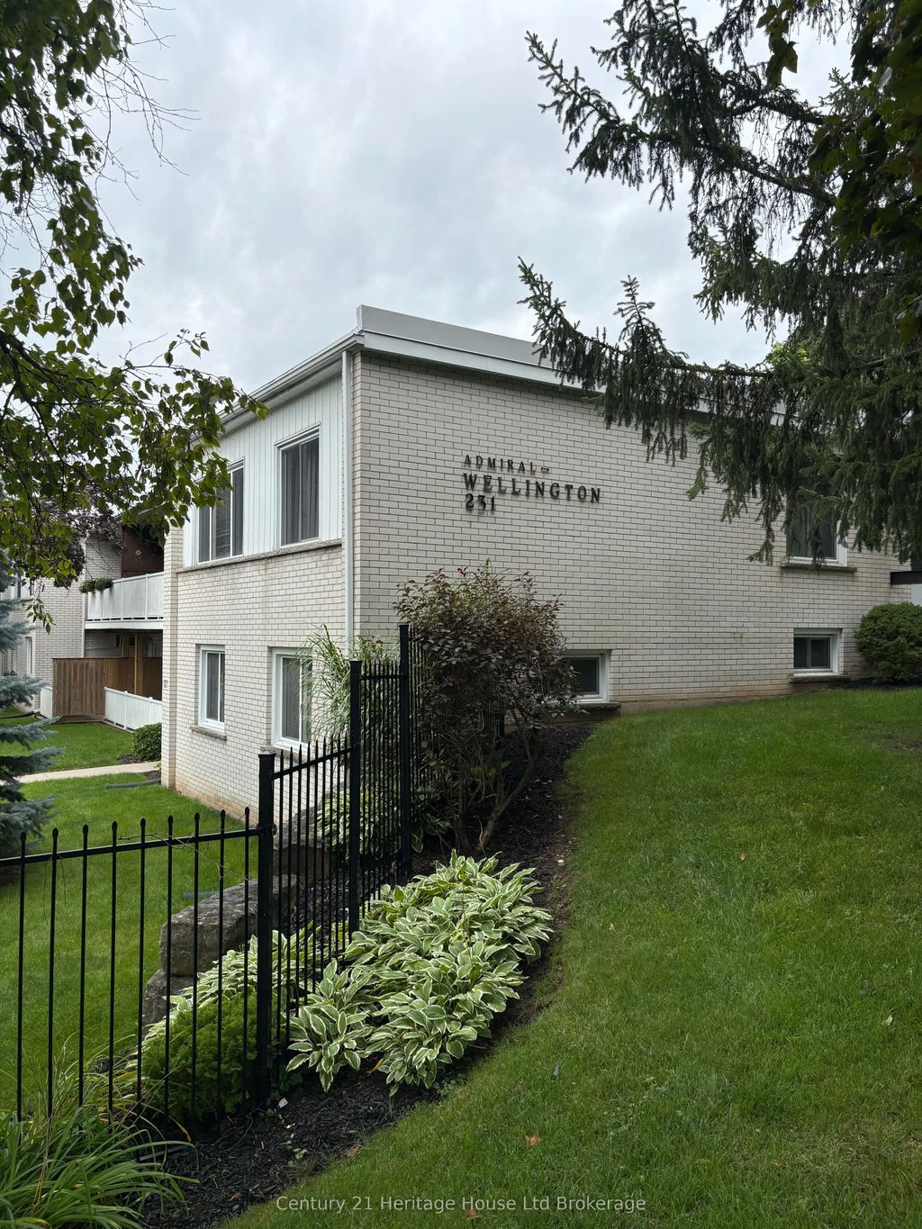 231 Wellington Street N, Woodstock