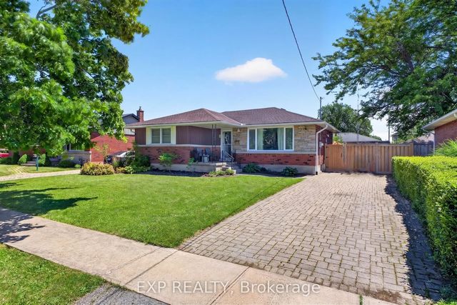 8 Dunraven Avenue, St. Catharines