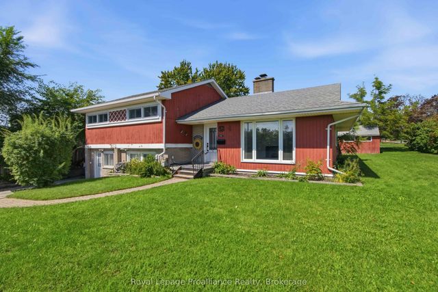 302 King Street, Quinte West
