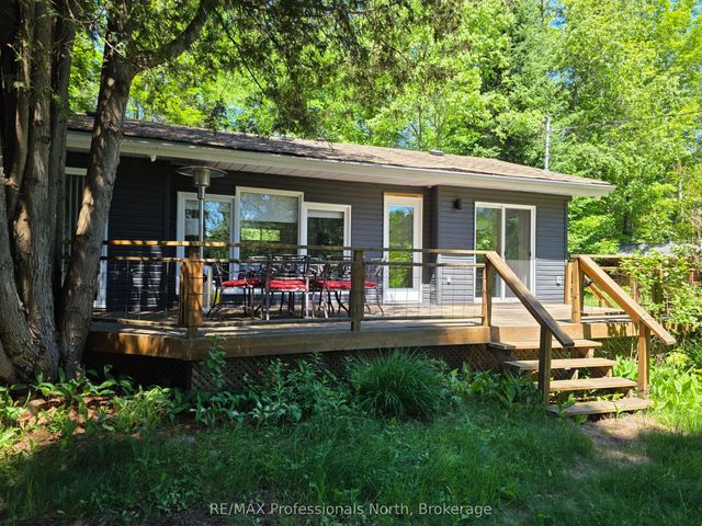 1044 Shanahan Trail, Minden Hills