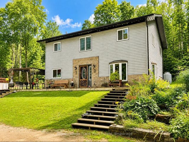 1630 Musclow Greenview Road, Hastings Highlands