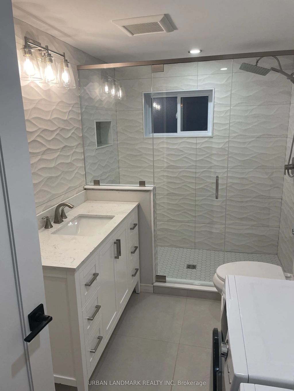 106 Elgin Street Unit B, Centre Hastings