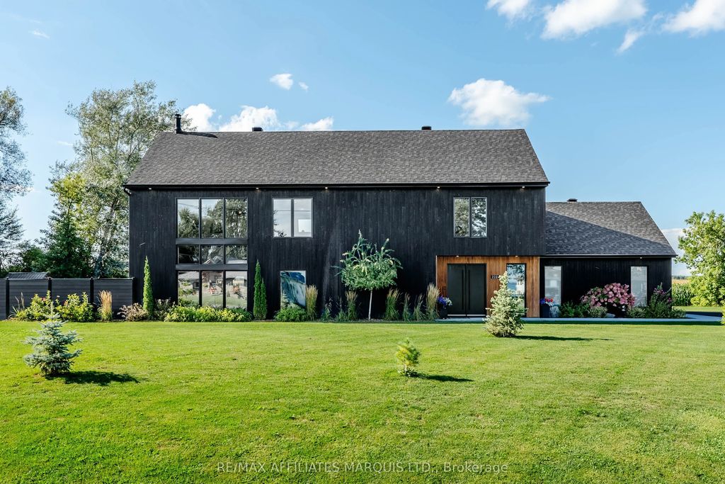 22243 Old Highway 2 Road, South Glengarry