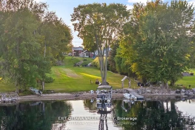 44 Lacroix Bay Road, Whitewater Region