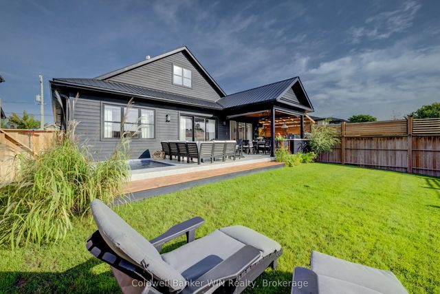 420 Wellington Street E, Wellington North