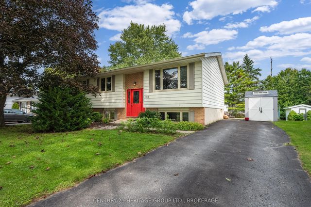 912 Safari Drive, Kingston